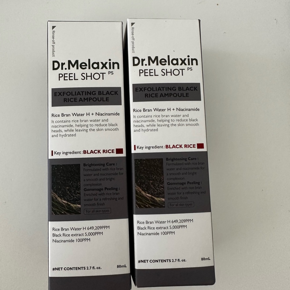 Exfoliating Black Rice Ampoule - White and Black